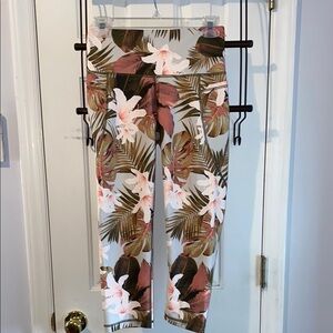 Old Navy Active Powersoft capri leggings, floral pattern, pockets